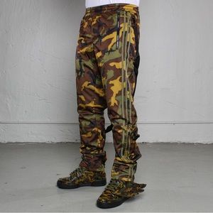 Bondage camo joggers